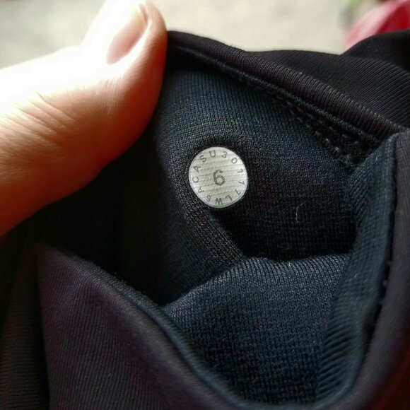 Lululemon Anew Crop 21" luxtreme, size 6 in black - Picture 4 of 14